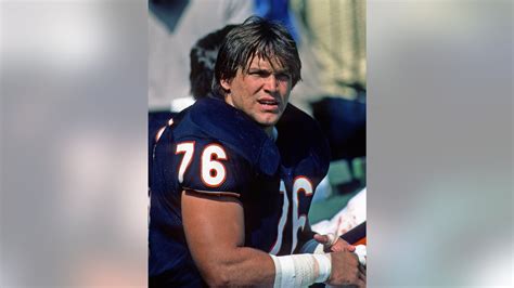 Former Chicago Bear Steve 'Mongo' McMichael honored with ALS Courage Award | FOX 32 Chicago