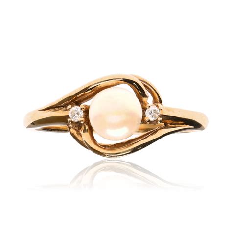 9CT GOLD PEARL & DIAMOND RING