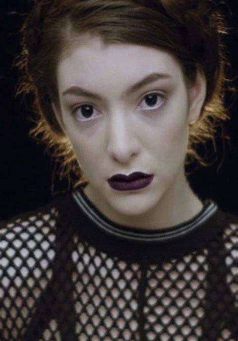 Lorde: Tennis Court (Music Video) (2013) - FilmAffinity