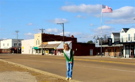 Main Street ~ Munford, TN | Bridgett standing on Main Street… | Flickr