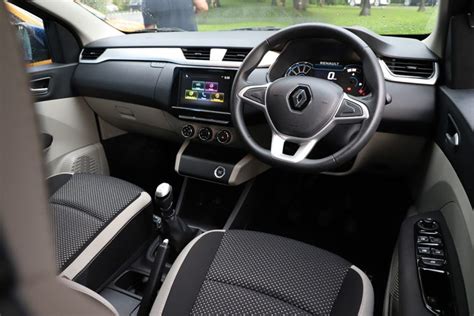 Renault-TRIBER-Interiors - GaadiKey