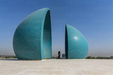 Martyrs Memorial (Al Shaheed Monument), Baghdad, Iraq, Middle East ...