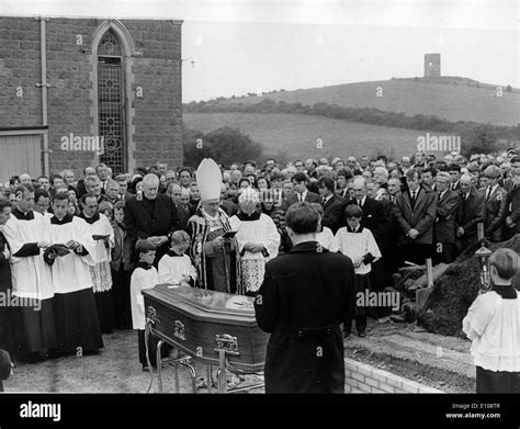 IRA The years 1970ï¿½1972 saw an explosion of political violence in Northern Ireland, peaking in ...