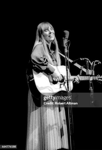 Joni Mitchell 1960s Photos and Premium High Res Pictures - Getty Images