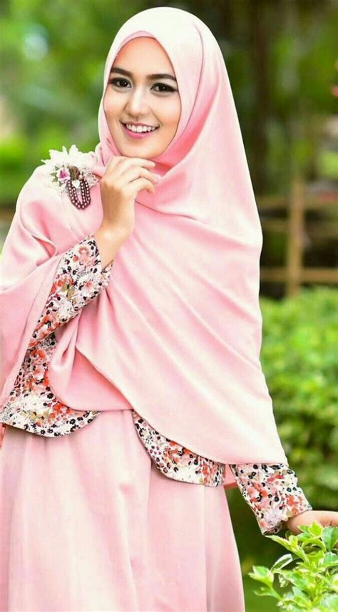 PRETTY MUSLIMAH | Wanita cantik, Model pakaian hijab, Wanita