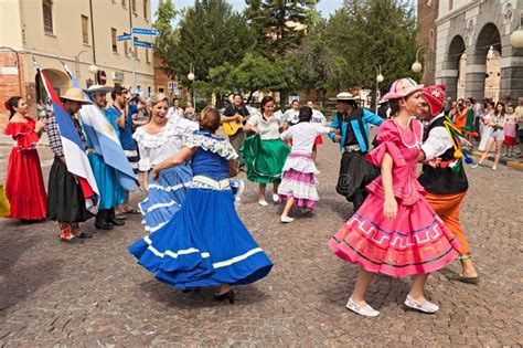 Argentine dancers editorial photography. Image of american - 33087532