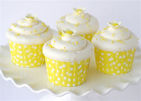 Lemon Cupcakes – Glorious Treats