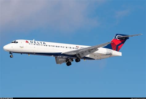 Delta flight lands in Charlotte without nose gear extended | Flightradar24 Blog