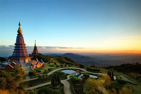 5 Incredible Mountaintop Temples Photos | Architectural Digest