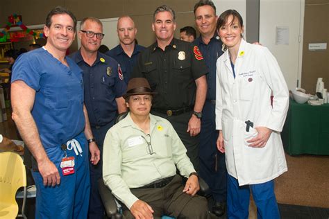 Emergency response team reunites with cornered man