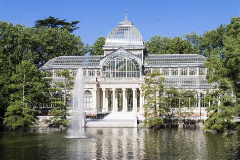 Madrid Retiro Garden Glass Palace Stock Image - Image: 32048103