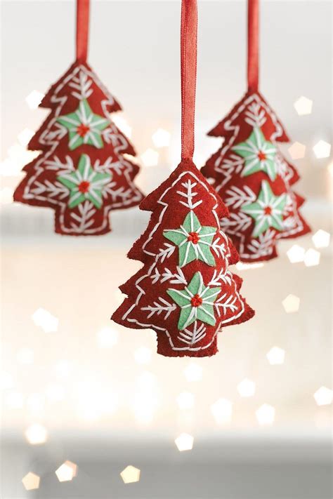 No tutorial. Felt Christmas trees | Felt christmas ornaments, Christmas ...