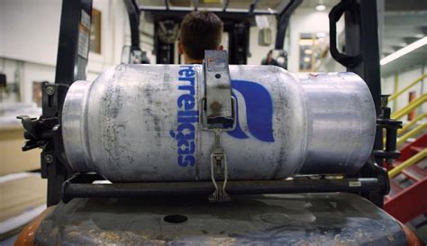 All About Forklift Propane Tanks: Sizes, Refilling, & More | Ferrellgas ...