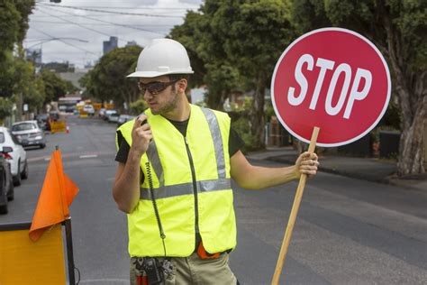 Construction Traffic Controller: What Is It? and How to Become One ...