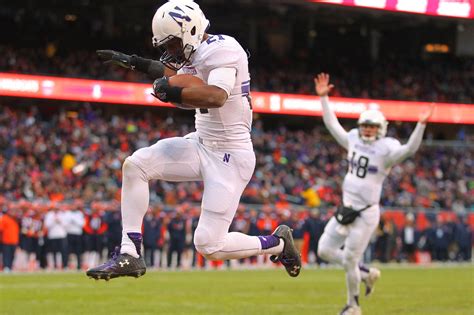 Northwestern-Illinois final score: Northwestern earns 10th win and HAT ...