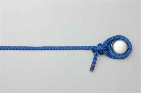 Round Turn & Two Half Hitches | How to tie a Round Turn & Two Half Hitches using Step-by-Step ...