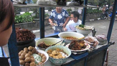 5 Nasi Gudeg Enak dan Murah di Jogja Buat Sarapan, Pedas Manis Gudeg ...