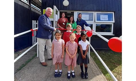 RIBBON CUT: MP officially opens uniform shop at Hemel Hempstead school ...