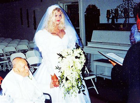 Anna Nicole Smith marries somewhat older billionaire : r/pics