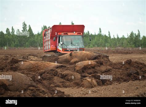 extraction of peat Stock Photo - Alamy