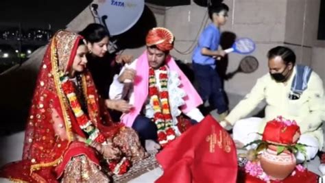 Bigg Boss 2 Winner Ashutosh Kaushik Gets Married On His Terrace Amidst ...