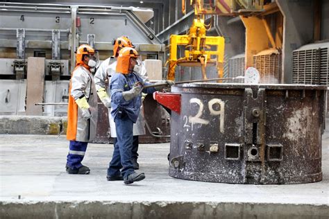 Tiwai Point smelter shutdown: Making solar panels to Tesla battery ...