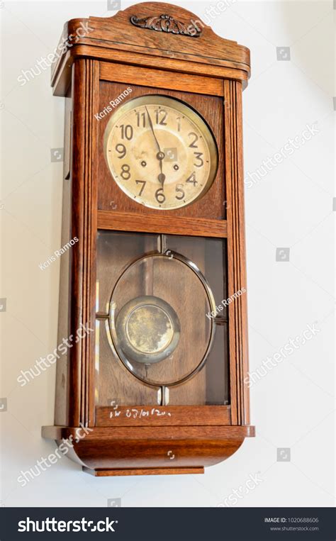 Vintage Wooden Wall Clock Analog Pointers Stock Photo 1020688606 | Shutterstock