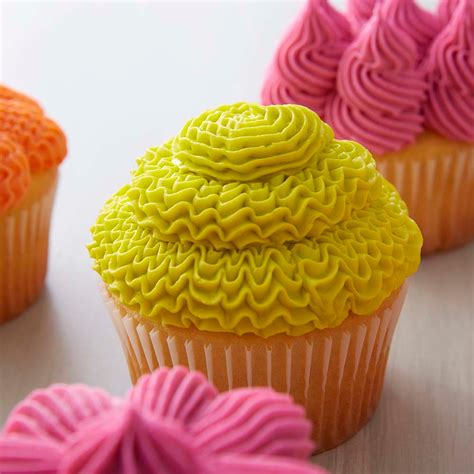 7 Ways to Decorate Cupcakes with Tip 32 - Wilton