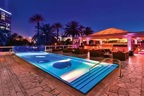 Las Vegas Pools That Are Open Year-Round | thirsty.