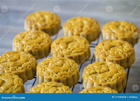 Moon Cake, Food for Chinese Lunar Mid-autumn Festival Stock Photo ...