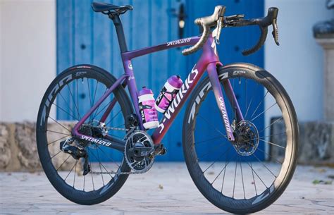 New Specialized integrated handlebars seen on Lorena Wiebes's Tarmac