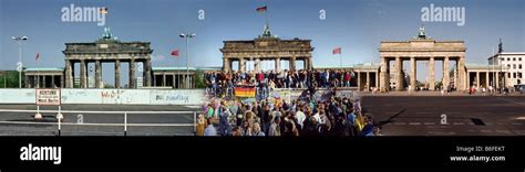 Brandenburg gate 1989 hi-res stock photography and images - Alamy