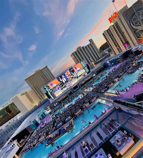 Circa Stadium Swim Las Vegas: Menu, Prices & Tips