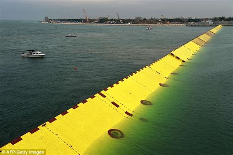 Venice's new anti-flood system aims to protect Italian city from rising waters | Daily Mail Online