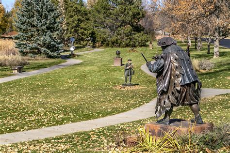 Benson Sculpture Garden | Boxwood Photos