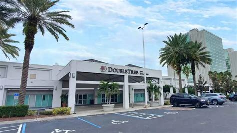 DoubleTree by Hilton at Universal Orlando (Hotel Tour) – Endless Summer ...