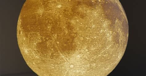 150mm Moon Lithophane Table lamp da Matt Blissett | Scarica il modello STL gratuito | Printables.com