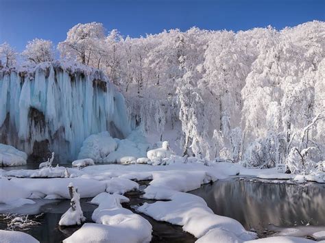 How to visit the frozen Plitvice Lakes in winter - Adventurous Miriam