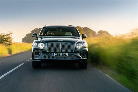 Bentley Bentayga Hybrid (2021) | Reviews | Complete Car