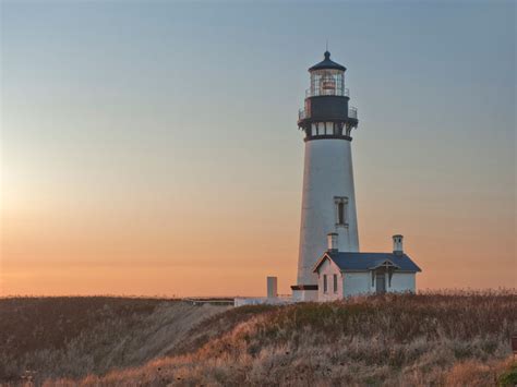 Yaquina Head Lighthouse - Oregon Coast Visitors Association