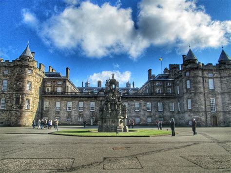 History Bite: The Holyrood Palace Fountain | An Historian About Town