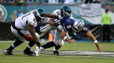 Tony Romo Exits Dallas Cowboys' Game At Philadelphia Eagles With ...