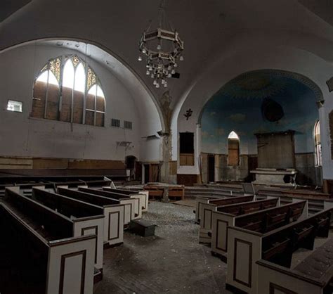 Abandoned Churches of Detroit (27 pics)