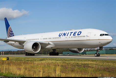 Boeing 777-300/ER - United Airlines | Aviation Photo #5910351 | Airliners.net