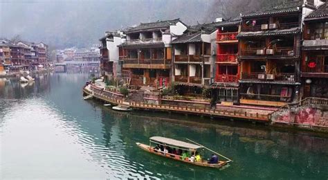 Your Ultimate Travel Guide to Fenghuang Ancient Town 2024