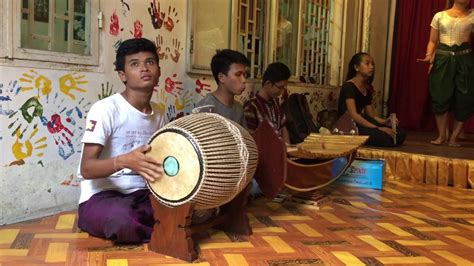 Cambodia Music Instruments (Roneat Ek)Xylophone and Sompho Drum - YouTube