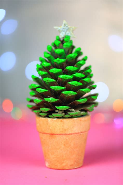 20++ Pine Cone Crafts For Christmas | KIDDONAMES