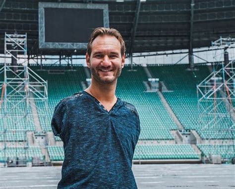 Nick Vujicic Wiki, Facts, Net Worth, Married, Wife, Age, Height