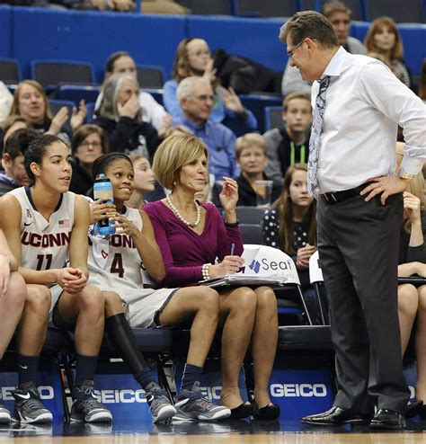 UConn assistant Chris Dailey got glimpse of recruiting target Lauren Cox