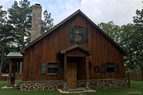 Spacious Lakeside Cabin Getaway on Grenada Lake in Mississippi ...